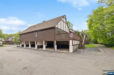 14 Holiday Court River Vale NJ 07675