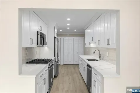 14 Holiday Court River Vale NJ 07675