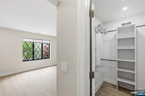 14 Holiday Court River Vale NJ 07675