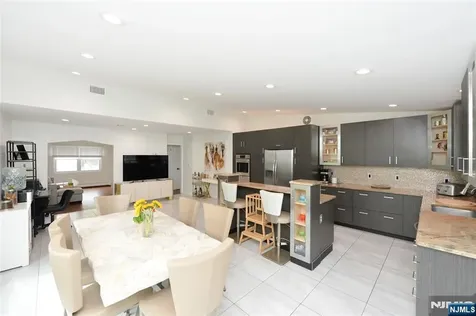 39-22 Vanore Drive Fair Lawn NJ 07410