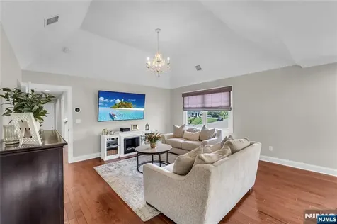 11 Amelia Drive Old Tappan NJ 07675