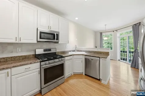 5 Pheasant Run Old Tappan NJ 07675