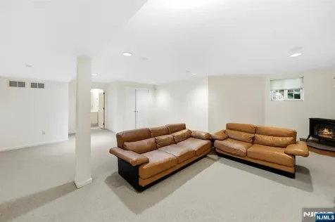 5 Pheasant Run Old Tappan NJ 07675
