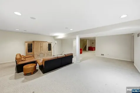 5 Pheasant Run Old Tappan NJ 07675