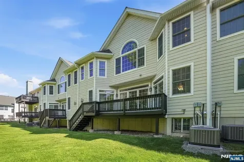 5 Pheasant Run Old Tappan NJ 07675