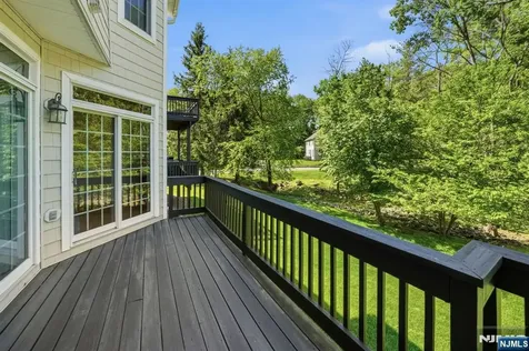 5 Pheasant Run Old Tappan NJ 07675