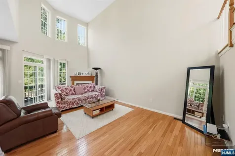 5 Pheasant Run Old Tappan NJ 07675