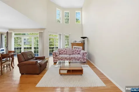 5 Pheasant Run Old Tappan NJ 07675