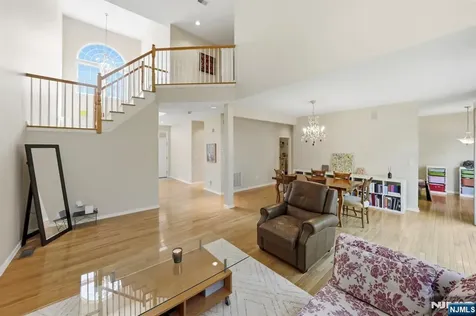 5 Pheasant Run Old Tappan NJ 07675