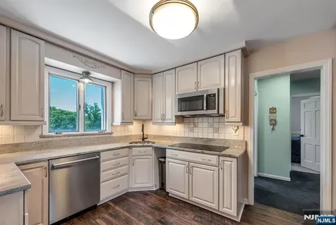 40 Walray Avenue North Haledon NJ 07508