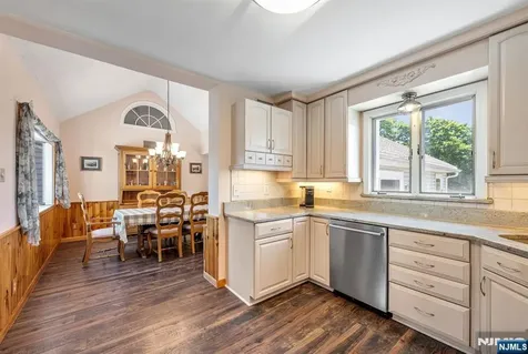 40 Walray Avenue North Haledon NJ 07508