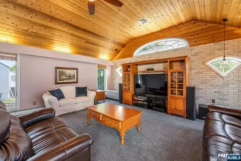 40 Walray Avenue North Haledon NJ 07508