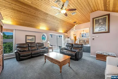 40 Walray Avenue North Haledon NJ 07508