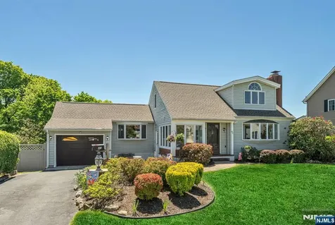 40 Walray Avenue North Haledon NJ 07508