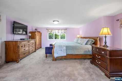 40 Walray Avenue North Haledon NJ 07508