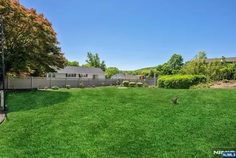 40 Walray Avenue North Haledon NJ 07508