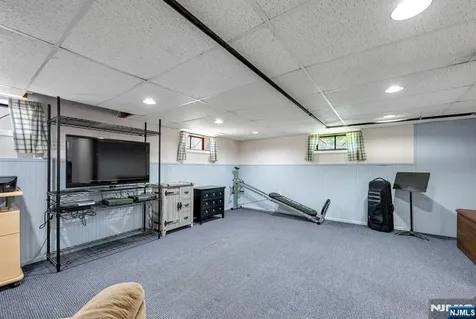 40 Walray Avenue North Haledon NJ 07508