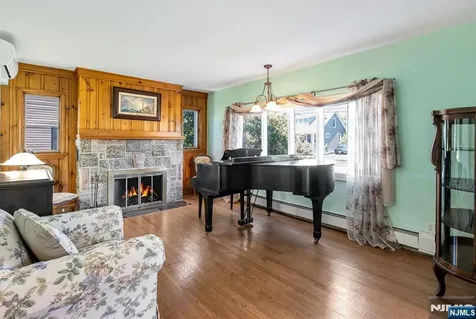 40 Walray Avenue North Haledon NJ 07508