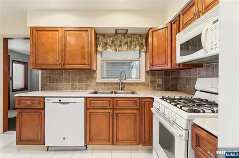60 White Oak Road Par-troy Hills Twp. NJ 07054