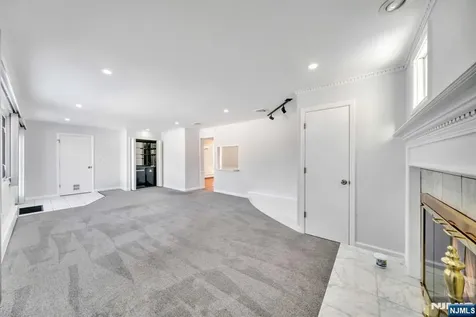 231 Hillside Avenue Paramus NJ 07652