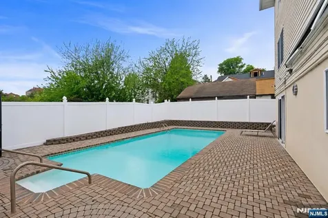 364 Broad Street Carlstadt NJ 07072