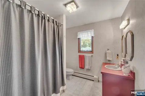 6 Jay Street Old Tappan NJ 07675