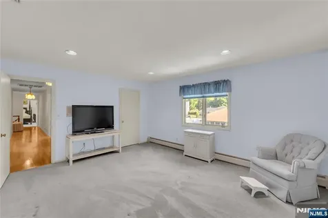 6 Jay Street Old Tappan NJ 07675