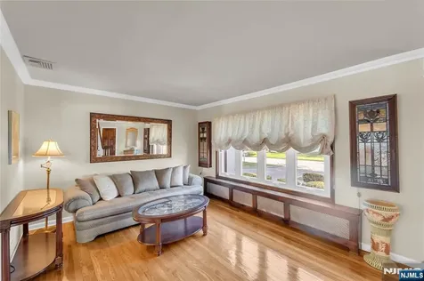 6 Jay Street Old Tappan NJ 07675