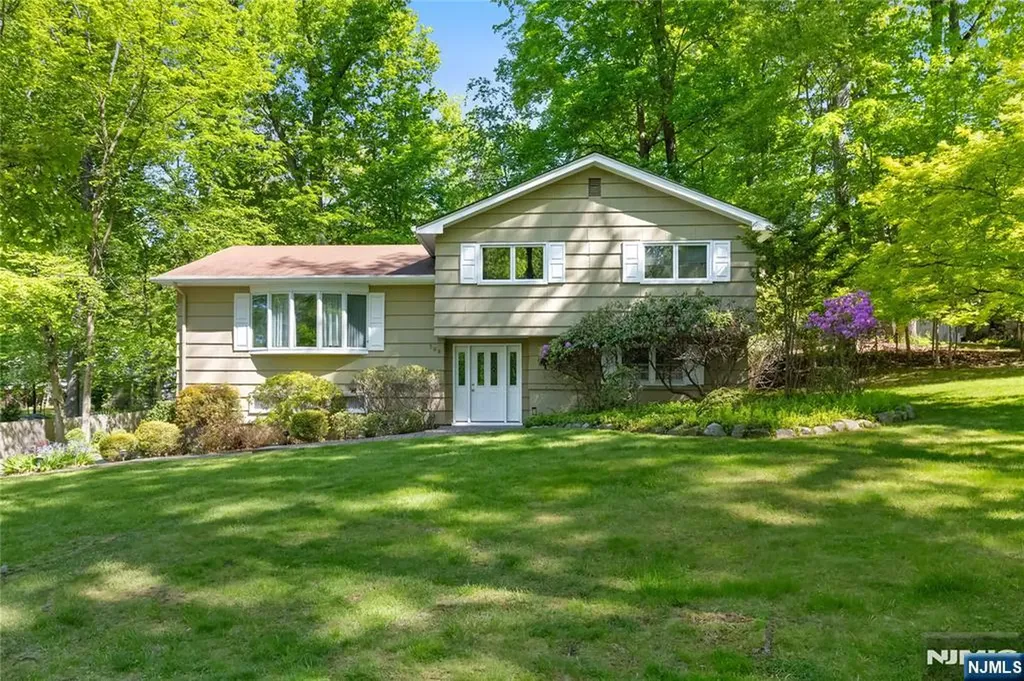 568 Stellman Road River Vale NJ 07675