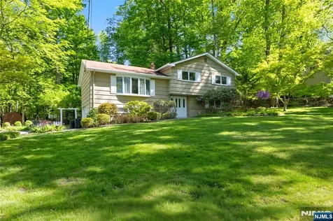 568 Stellman Road River Vale NJ 07675