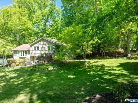568 Stellman Road River Vale NJ 07675