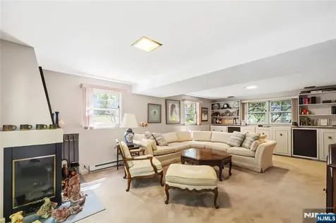 568 Stellman Road River Vale NJ 07675