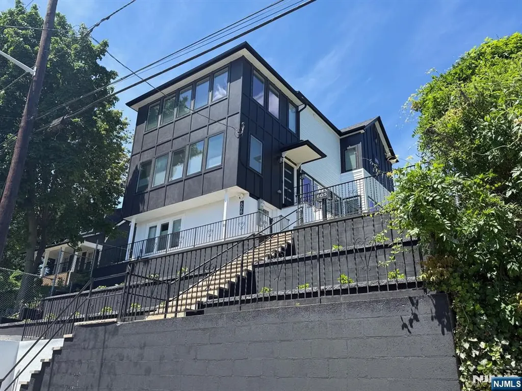 606 5th Street Carlstadt NJ 07072