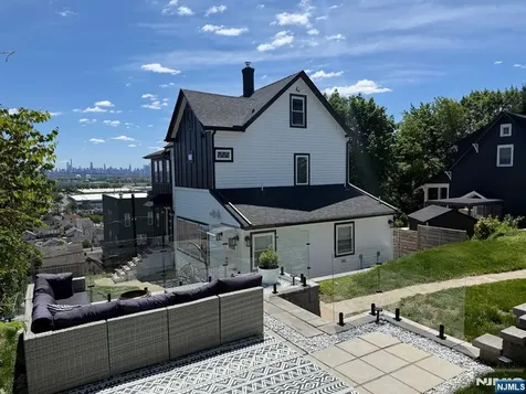 606 5th Street Carlstadt NJ 07072