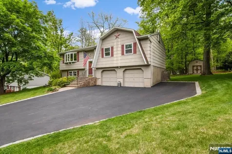 10 Hemlock Place Ringwood NJ 07456