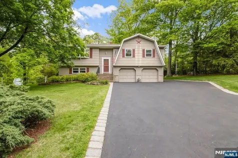 10 Hemlock Place Ringwood NJ 07456