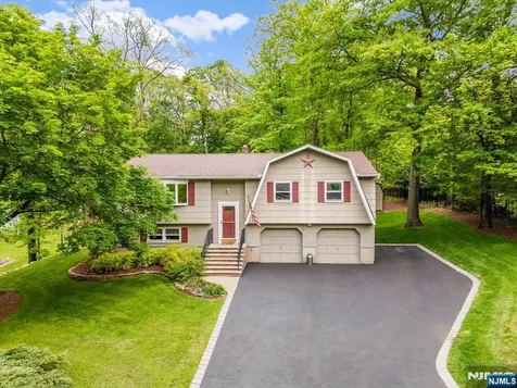 10 Hemlock Place Ringwood NJ 07456