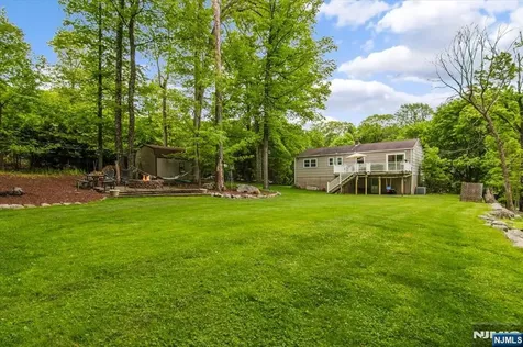 10 Hemlock Place Ringwood NJ 07456