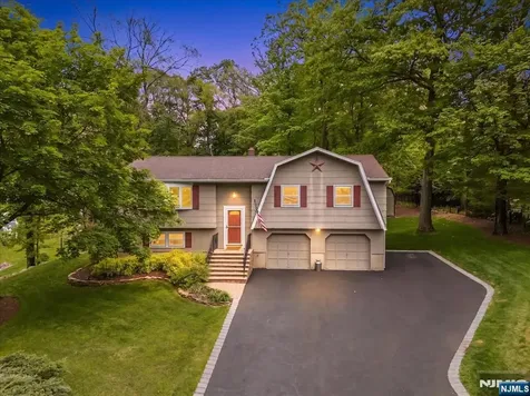 10 Hemlock Place Ringwood NJ 07456