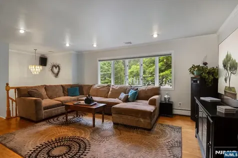 10 Hemlock Place Ringwood NJ 07456