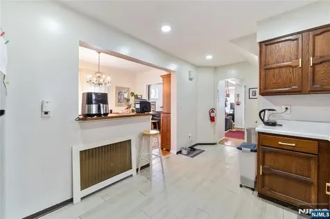 186 Oakwood Avenue Cliffside Park NJ 07010