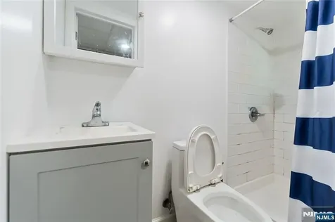 186 Oakwood Avenue Cliffside Park NJ 07010