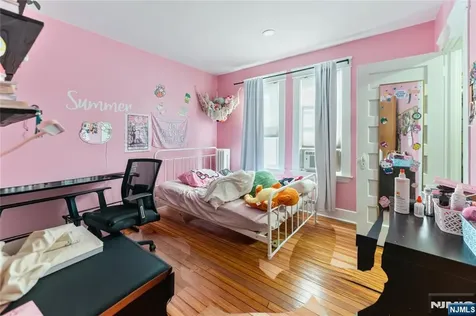 186 Oakwood Avenue Cliffside Park NJ 07010