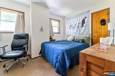 186 Oakwood Avenue Cliffside Park NJ 07010