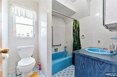 186 Oakwood Avenue Cliffside Park NJ 07010