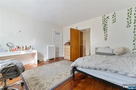 186 Oakwood Avenue Cliffside Park NJ 07010