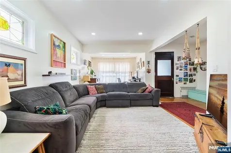 186 Oakwood Avenue Cliffside Park NJ 07010