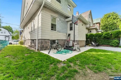 186 Oakwood Avenue Cliffside Park NJ 07010