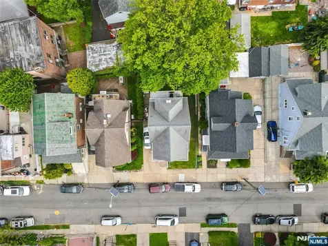186 Oakwood Avenue Cliffside Park NJ 07010