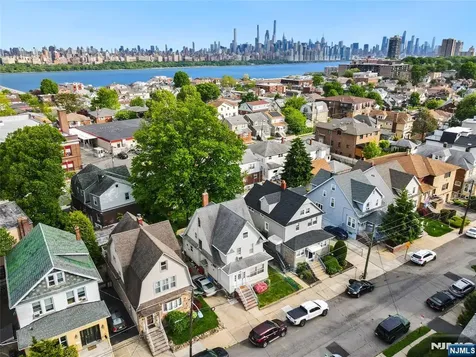 186 Oakwood Avenue Cliffside Park NJ 07010